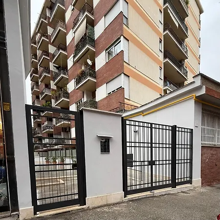 Tiburtina Flam 아파트 *